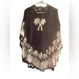 Black and White Embroidered Women's Top NWOT